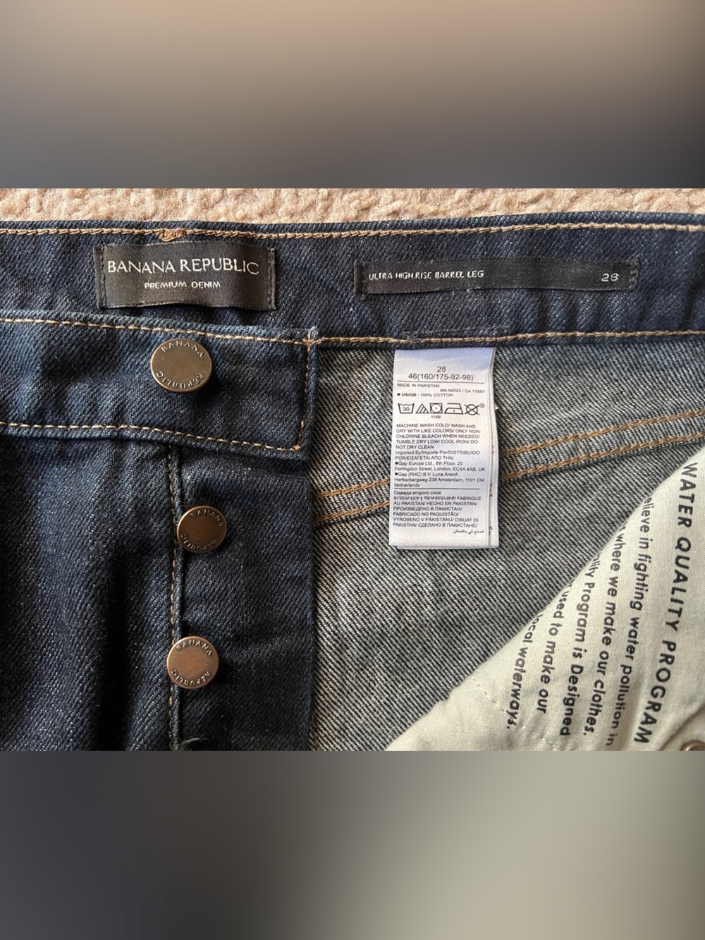 Banana Republic Premium Denim Ultra High Rise Barrel Leg Dark Rinse Jeans Sz 28 - Picture 4 of 10